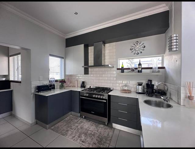 3 BEDROOM HOUSE FOR SALE IN MIDSTREAM MEADOWS